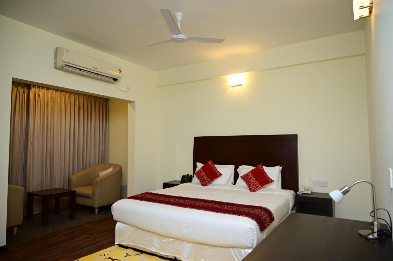 Sterling Keys By Tgi Hotel Bangalore Exterior foto