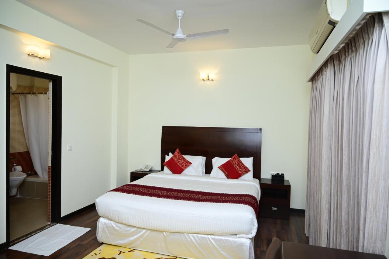 Sterling Keys By Tgi Hotel Bangalore Exterior foto