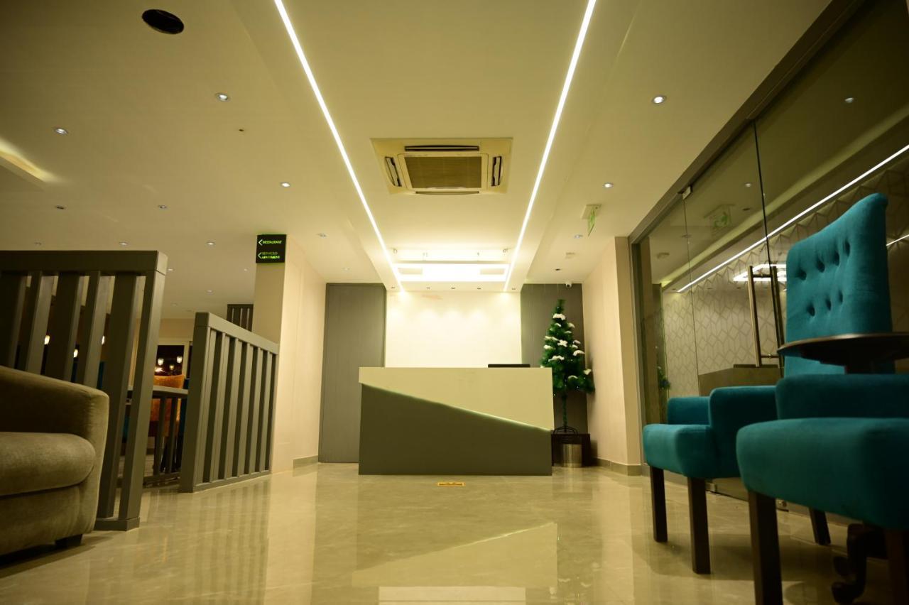 Sterling Keys By Tgi Hotel Bangalore Exterior foto
