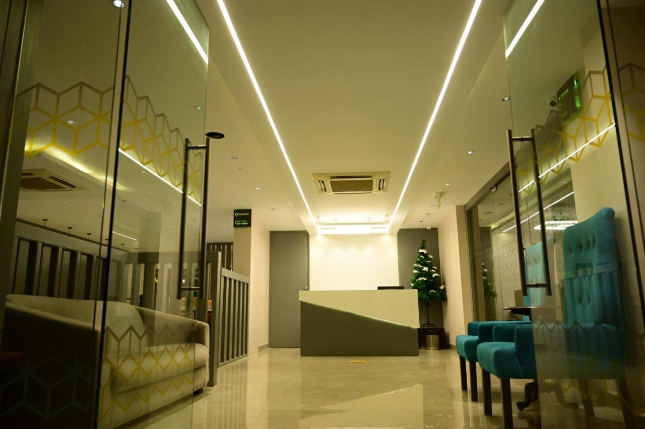 Sterling Keys By Tgi Hotel Bangalore Exterior foto